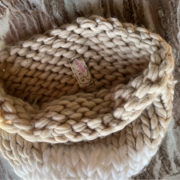 Free People beanie - Picture 2 of 2